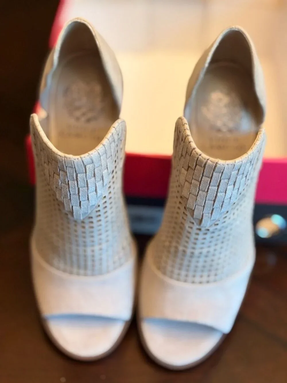 NIB Vince Camuto Fritzey Cutout Woven Suede Booties Taupe 8M
